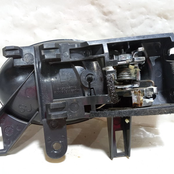 Maçaneta Interna Traseira Esquerda Nissan Versa 2014 Traseira