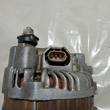 Alternador Nissan Versa  1.6 2014