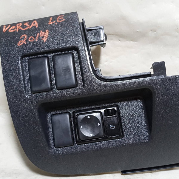 Moldura Botão Regulador Retrovisor Nissan Versa 2014