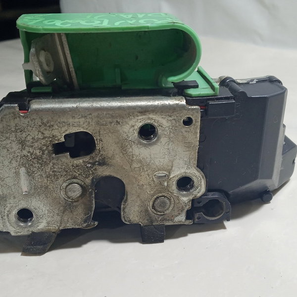 Fechadura Dianteira L. Direito Fiat Punto 2012