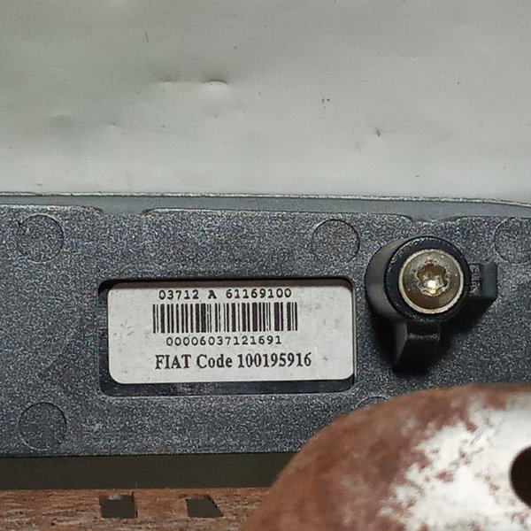 Moldura Acabamento Radio Botao Alerta Fiat Punto 2012