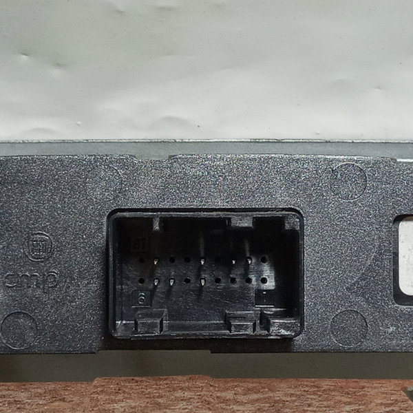Moldura Acabamento Radio Botao Alerta Fiat Punto 2012