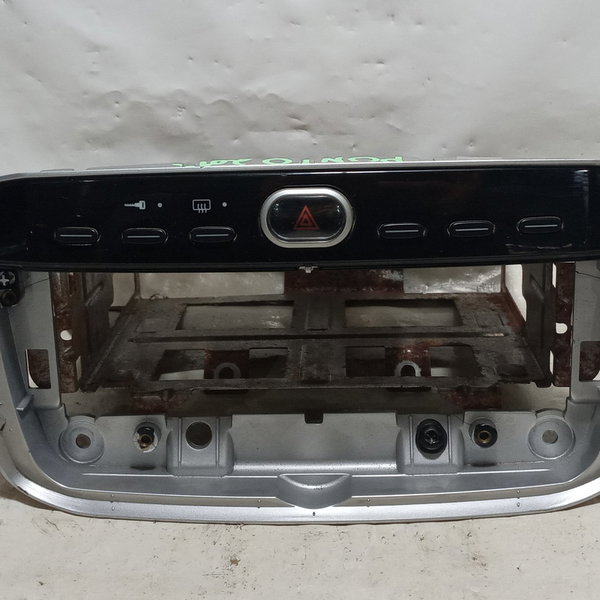 Moldura Acabamento Radio Botao Alerta Fiat Punto 2012