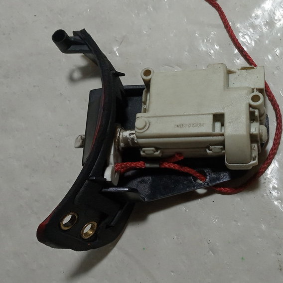 Trava Da Portinhola Tanque Fiat Stilo 2008