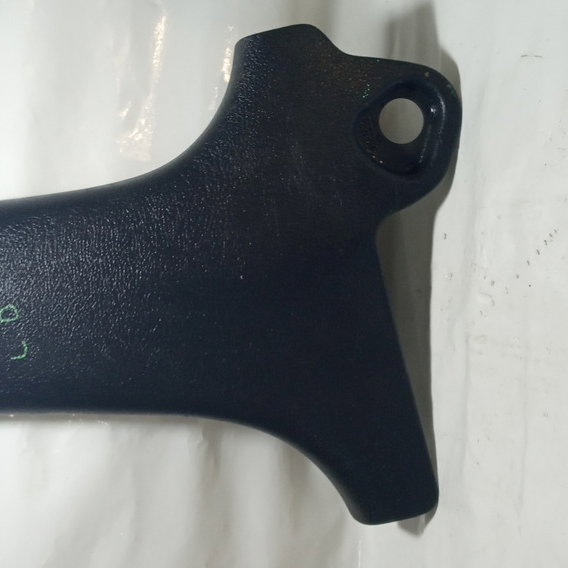 Acabamento L. Direito Coluna Lateral Peugeot 206 2005