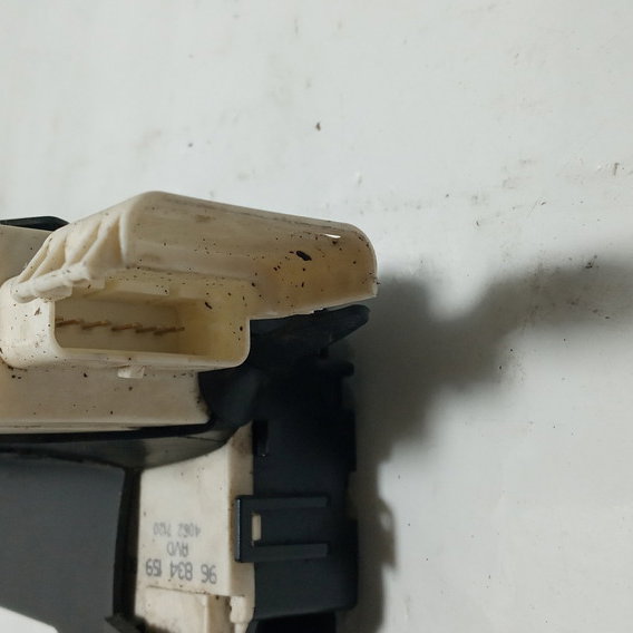 Fechadura Porta Dianteiro Direito Citroen C4 Pallas  2008