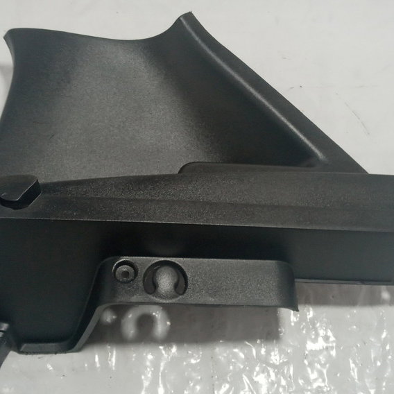 Acabamento Suporte Tampao Traseira Sandero 2011 L.direito