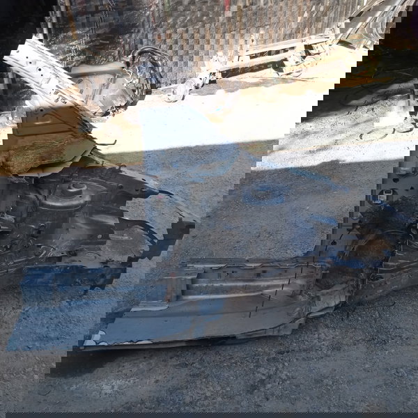 Caixa De Roda Dianteira Esquerda Vw Fox 2008