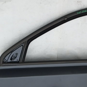 Porta Dianteira Esquerda Fiat Stilo 2005 Com Detalhes Dianteira Esquerdo Verde