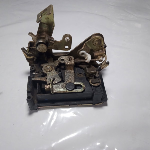 Fechadura Porta Traseira Esquerda Volkswagen Gol 2000