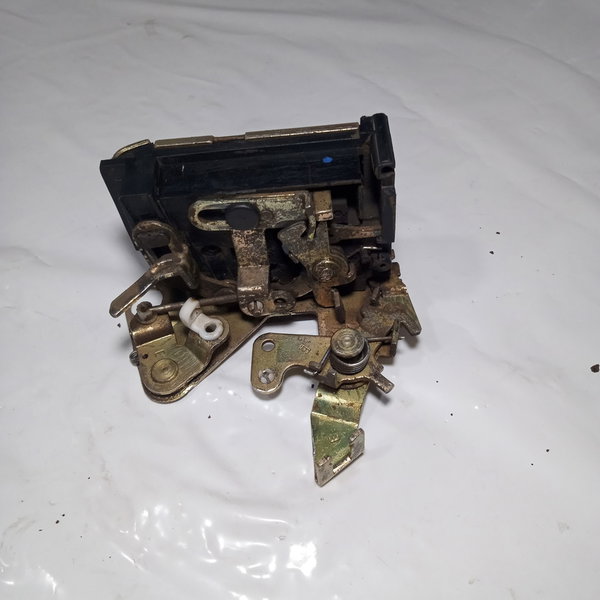 Fechadura Porta Traseira Esquerda Volkswagen Gol 2000
