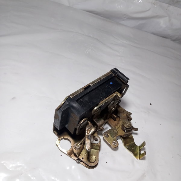 Fechadura Porta Traseira Esquerda Volkswagen Gol 2000