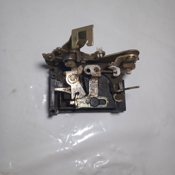 Fechadura Porta Traseira Esquerda Volkswagen Gol 2000