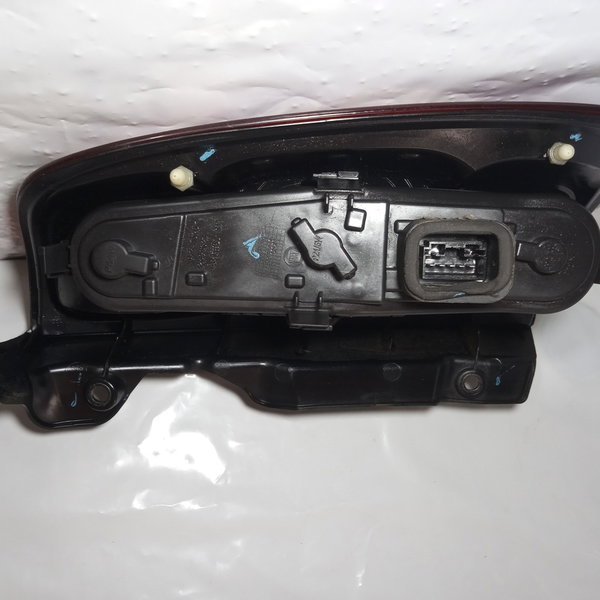 Lanterna Traseira Lado Esquerdo Fiat Uno Vivace 2013 Esquerdo Vermelho