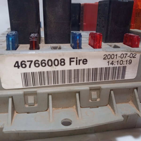 Caixa Fusível Fiat Palio Fire 2001 1.0 16v  46766008