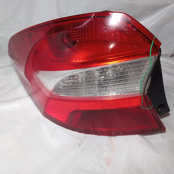 Lanterna Traseira Lado Esquerdo Ford Ka Sedam 2019 C/ Avaria Esquerdo Vermelho