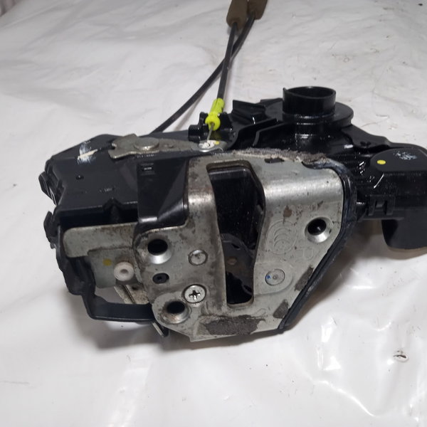Fechadura De Porta Dianteira Direita Toyota Corolla 2010