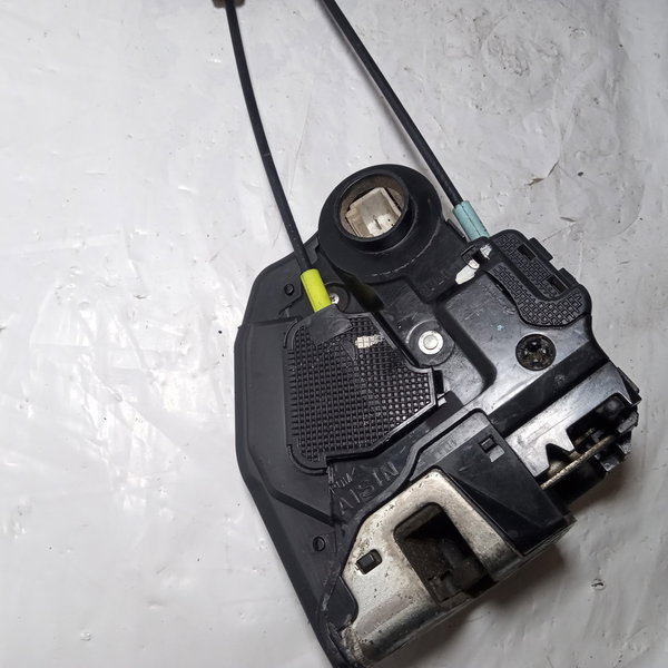Fechadura De Porta Traseira Esquerda Toyota Corolla 2010