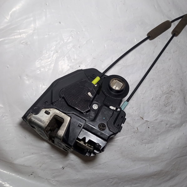 Fechadura De Porta Traseira Esquerda Toyota Corolla 2010
