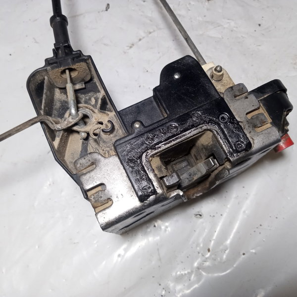 Fechadura Porta Traseira Esquerda Gm Corsa Montana 2004