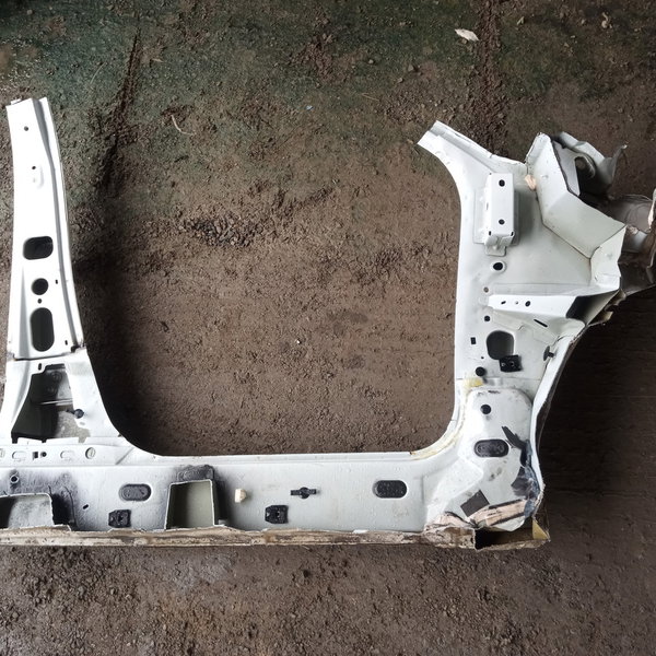 Caixa Ar Coluna Lateral Esquerda Renault Sandero 2008