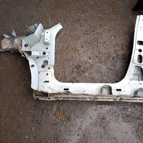 Caixa Ar Coluna Diant. Lateral Direita Renault Sandero 2008