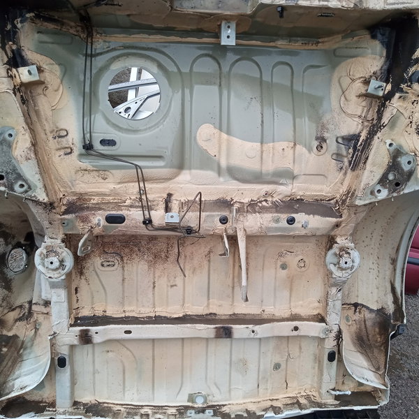 Traseira Baixa Renault Sandero 2008 Branco