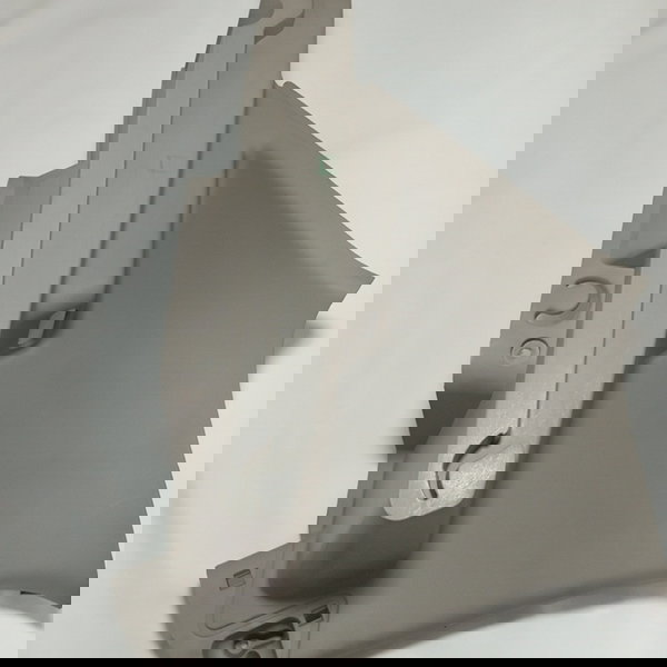 Suporte Tampão Bagagito Traseiro Sandero 2008 Esquerdo