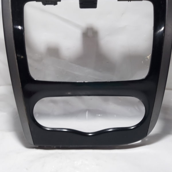 Moldura Painel Central Botão Alerta Renault Sandero 2012 Preto E Cinza