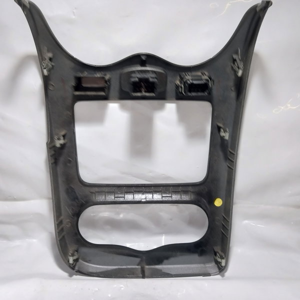 Moldura Painel Central Botão Alerta Renault Sandero 2012 Preto E Cinza