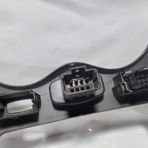 Moldura Painel Central Botão Alerta Renault Sandero 2012 Preto E Cinza