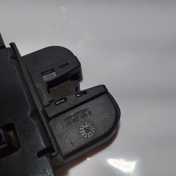 Fechadura Tampa Traseira Vw Golf 2002