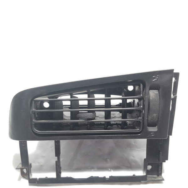 Moldura Com Difusor De Ar Esquerdo Volkswagen Golf 1998.