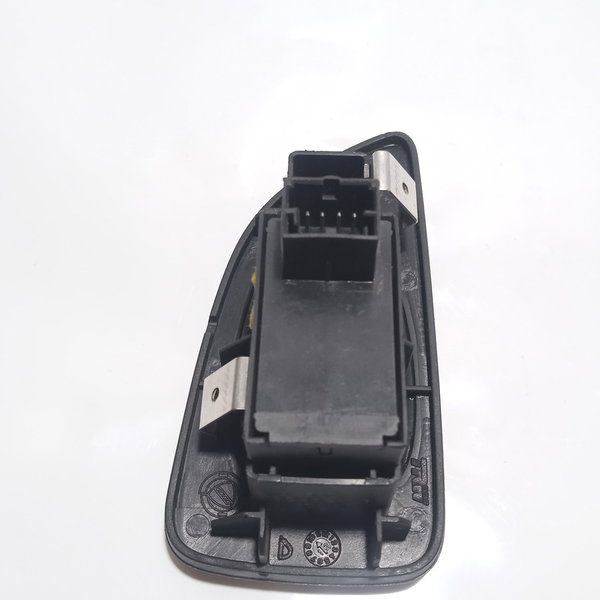 Botão Do Vidro Elétrico Traseiro Direito Fiat Bravo 2013