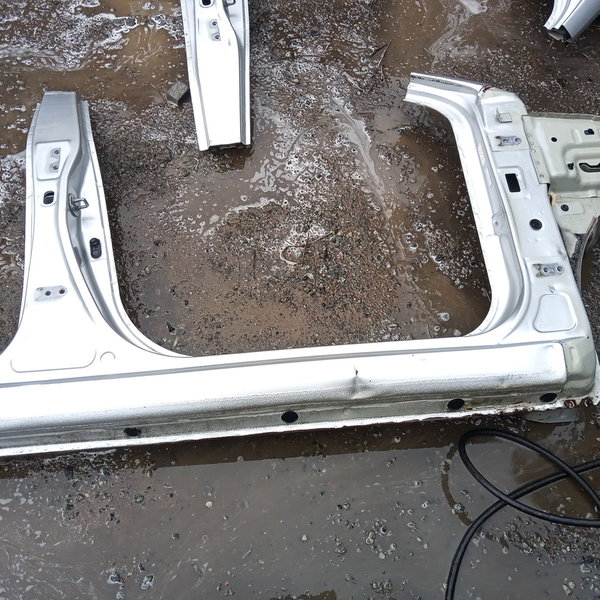 Lateral Caixa De Ar Lado Direito Kia Cerato 2010 (prata)