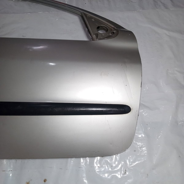 Porta Dianteira Direita Peugeot 206 2008 Usado  Dianteira 00000 Cinza
