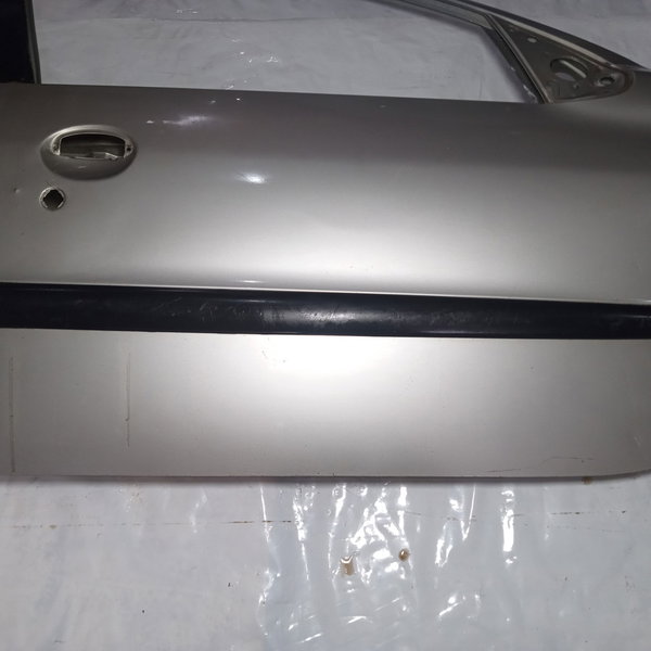 Porta Dianteira Direita Peugeot 206 2008 Usado  Dianteira 00000 Cinza