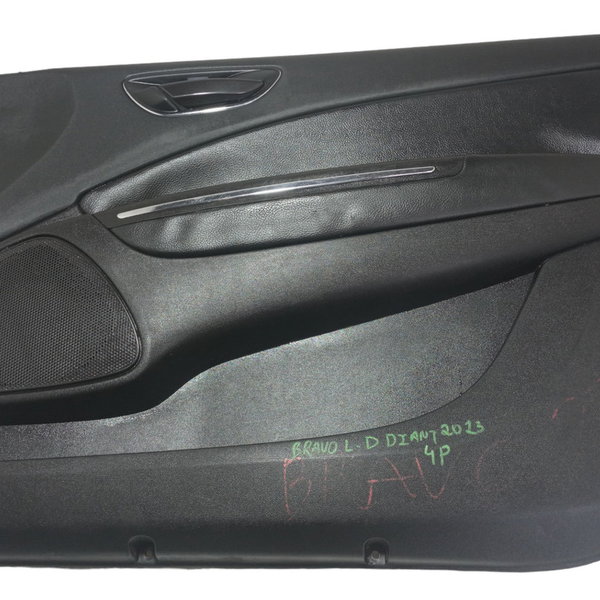 Forro De Porta Dianteira Direita Fiat Bravo 2013 4p Usado