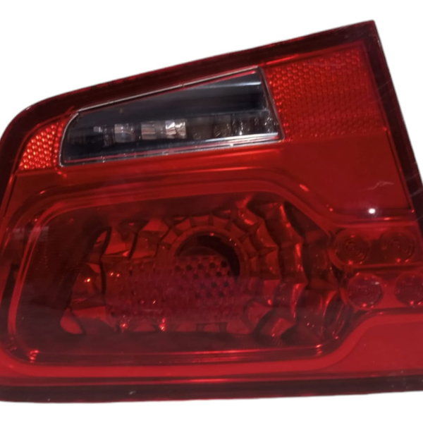 Lanterna Tampa Lado Esquerdo Kia Cerato 2010 Esquerdo/motorista Vermelho