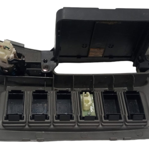 Moldura Painel Central Inferior Acendedor Chery Tiggo 2010 Cinza