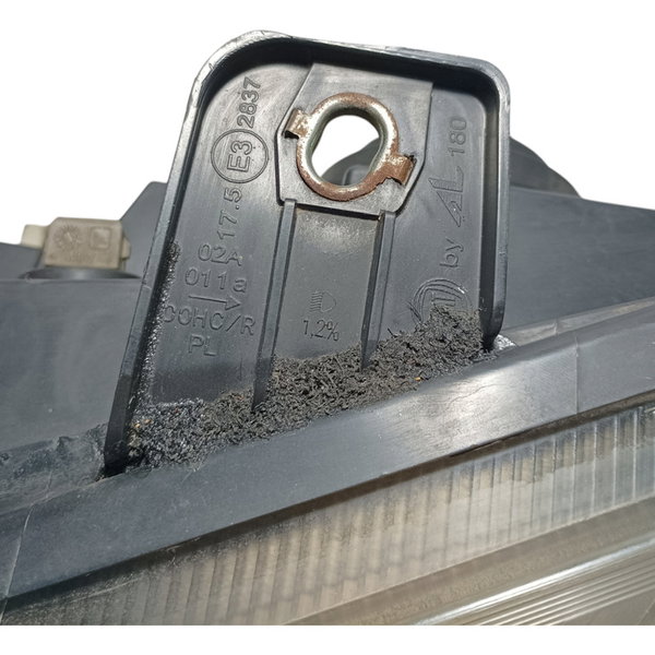 Farol Lado Esquerdo Máscara Negra Fiat Uno Vivace 2013 Esquerdo/motorista