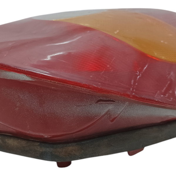 Lanterna Traseira Lado Esquerdo Fiat Strada 2000 Esquerdo/motorista Vermelho