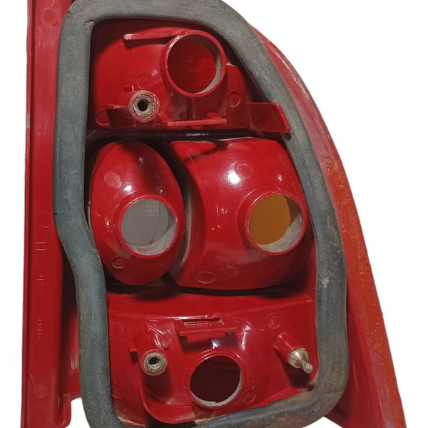 Lanterna Traseira Lado Esquerdo Fiat Strada 2000 Esquerdo/motorista Vermelho
