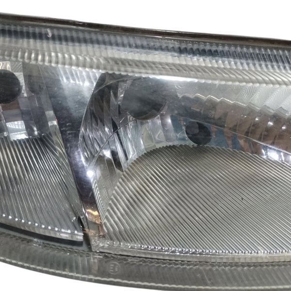 Farol Lado Direito Gm Celta 2001 Recuperado Direito/passageiro