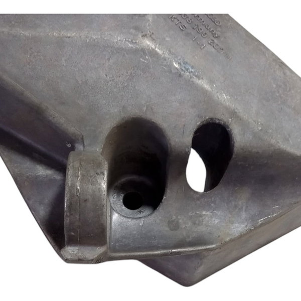 Suporte Dianteiro Direito Vw Golf 2.0 2001