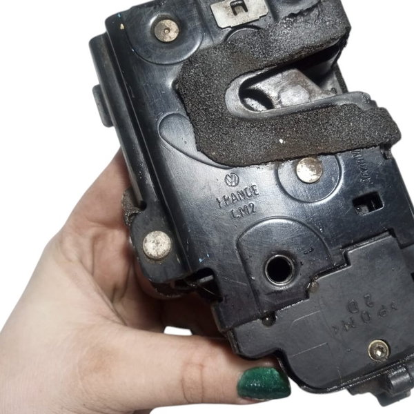 Fechadura Porta Dianteira Direita Vw Polo 2004