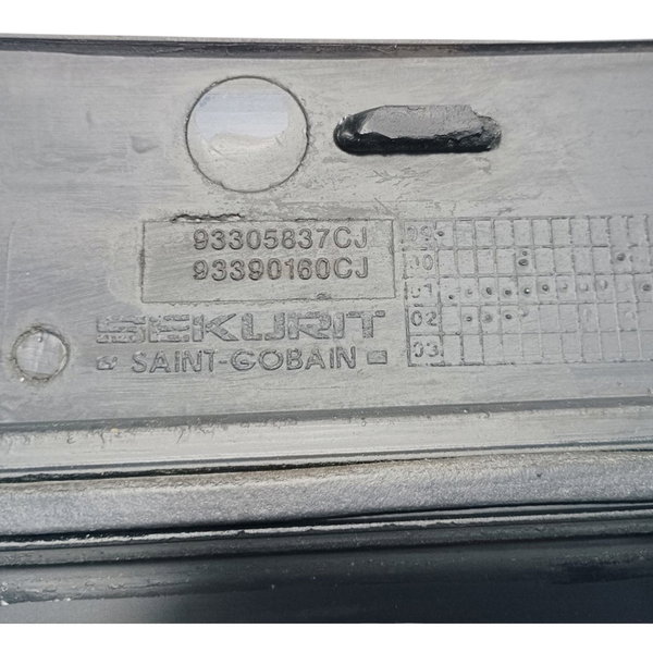 Vidro Fixo Lateral Traseiro Direito Gm Zafira 2003