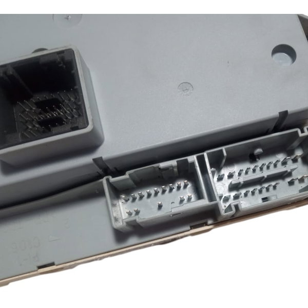 Caixa De Fusível Fiat Stilo 1.8 8v Flex 2004 51755127