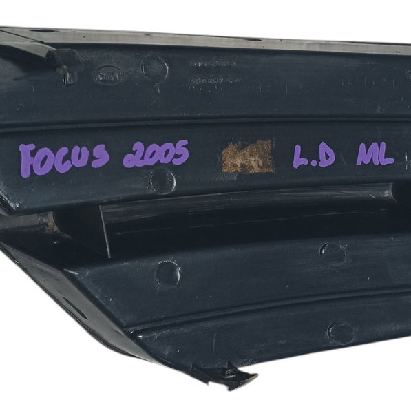 Moldura Farol Milha Lado Direito Ford Focus 2005 Preto Direito