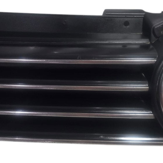 Grade Parachoque Dianteiro Vw Bora 2004 Com Detalhe